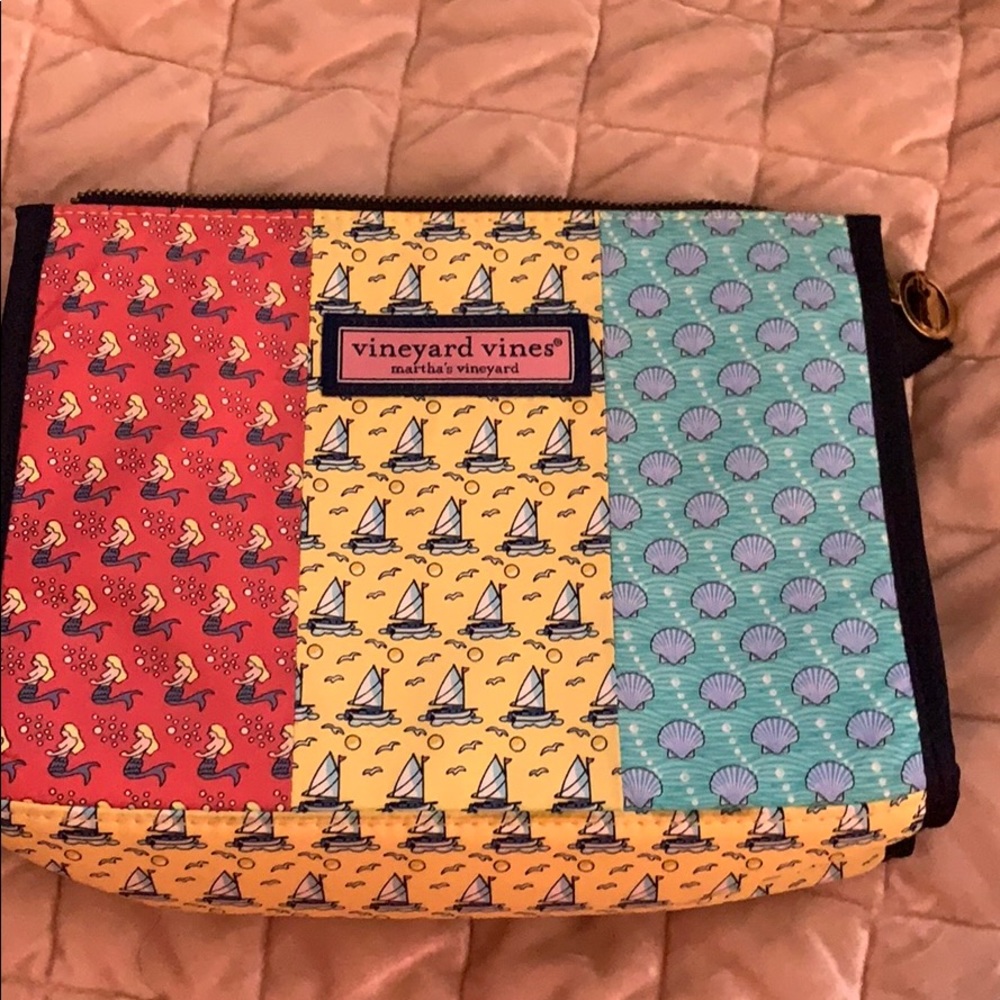 Vineyard Vines makeup bag